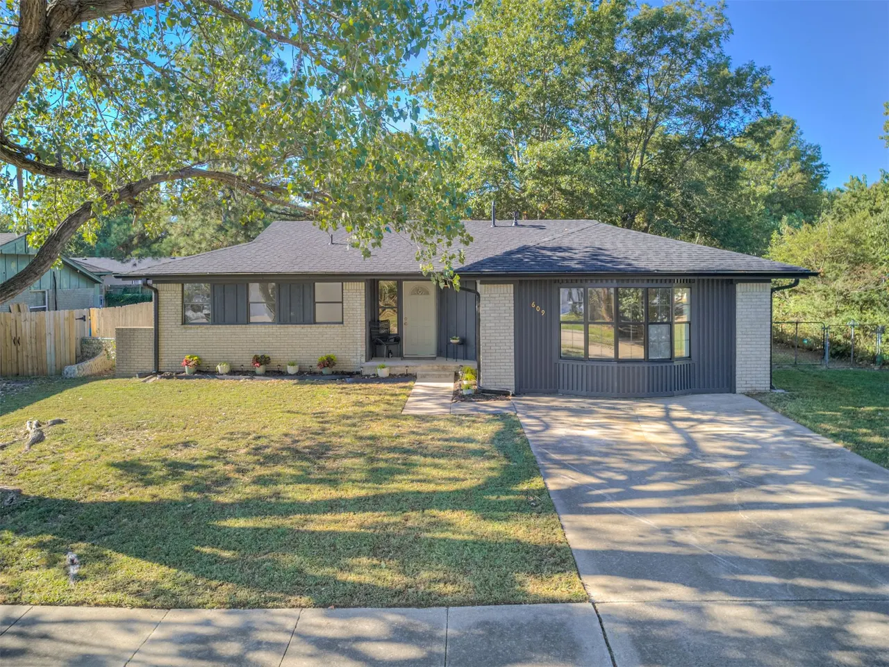 Front exterior — 609 E Main Street, Collinsville, OK 74021