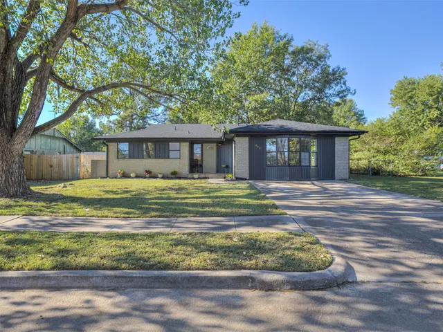 Photo 3 — 609 E Main Street, Collinsville, OK 74021