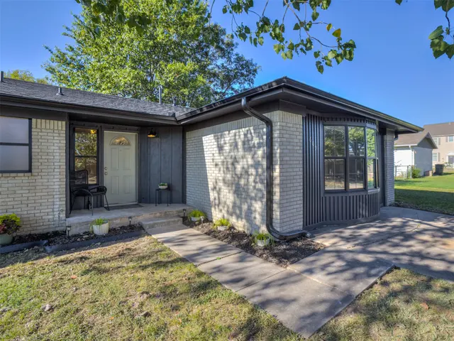 Photo 4 — 609 E Main Street, Collinsville, OK 74021