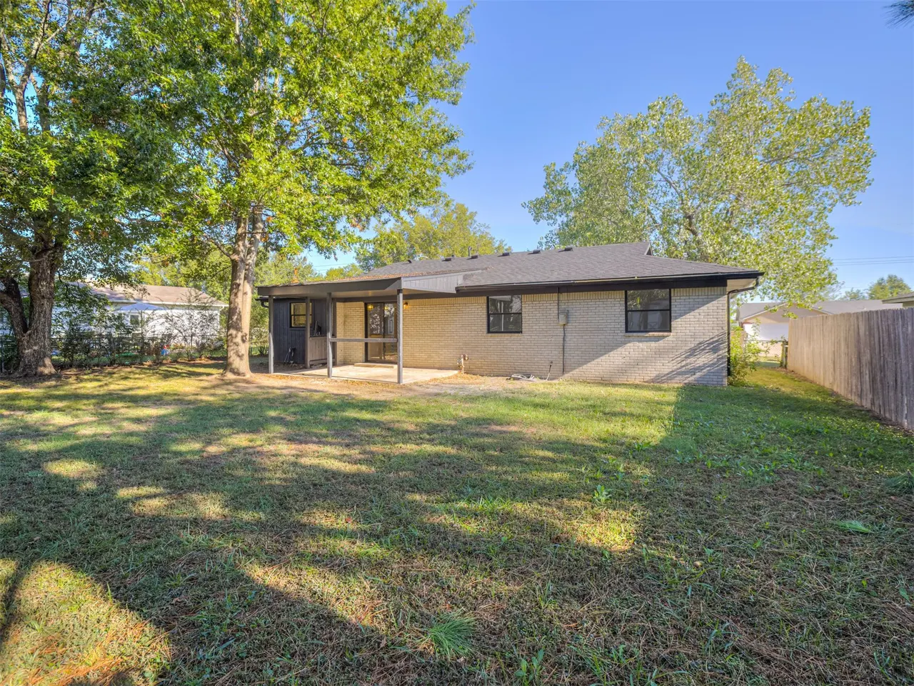 Photo 31 — 609 E Main Street, Collinsville, OK 74021
