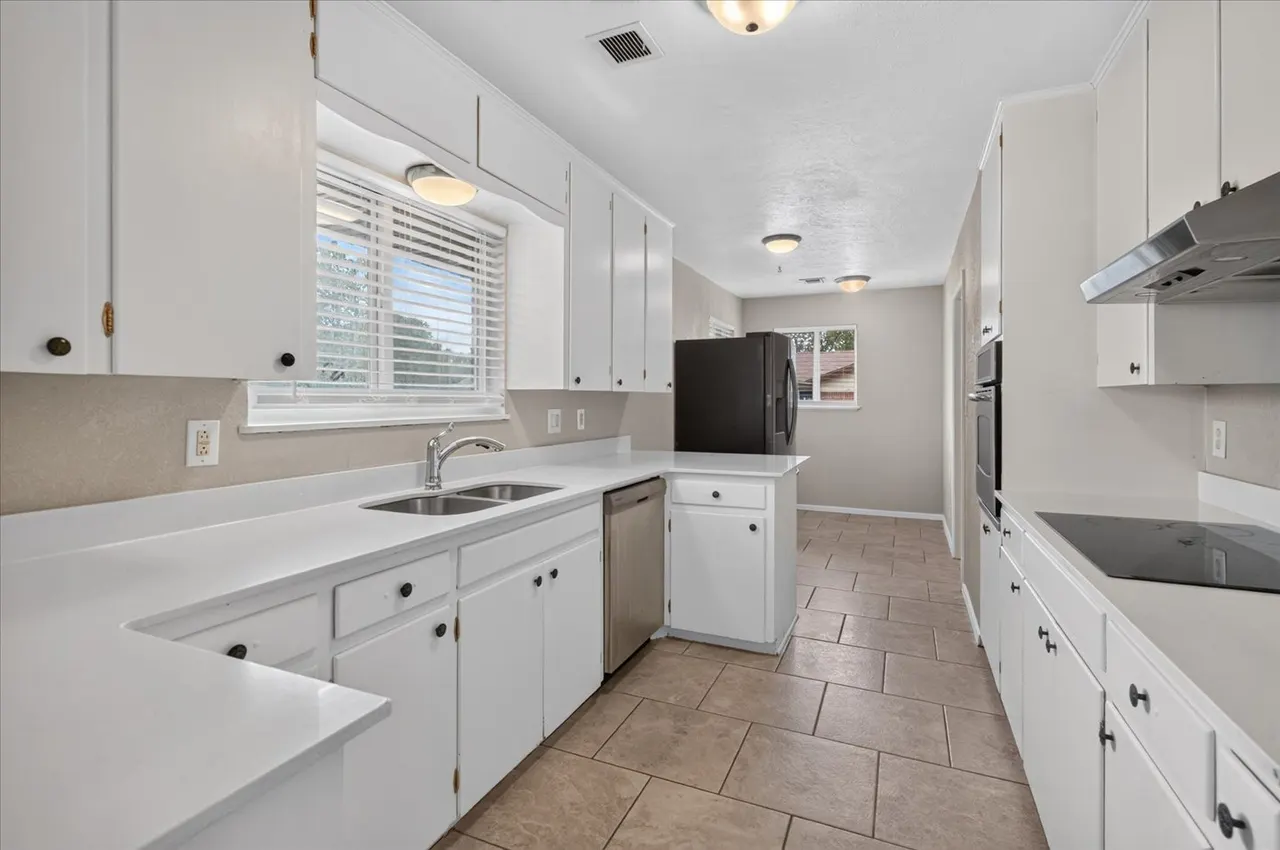 Photo 11 — 5101 Bridle Road, Bartlesville, OK 74006