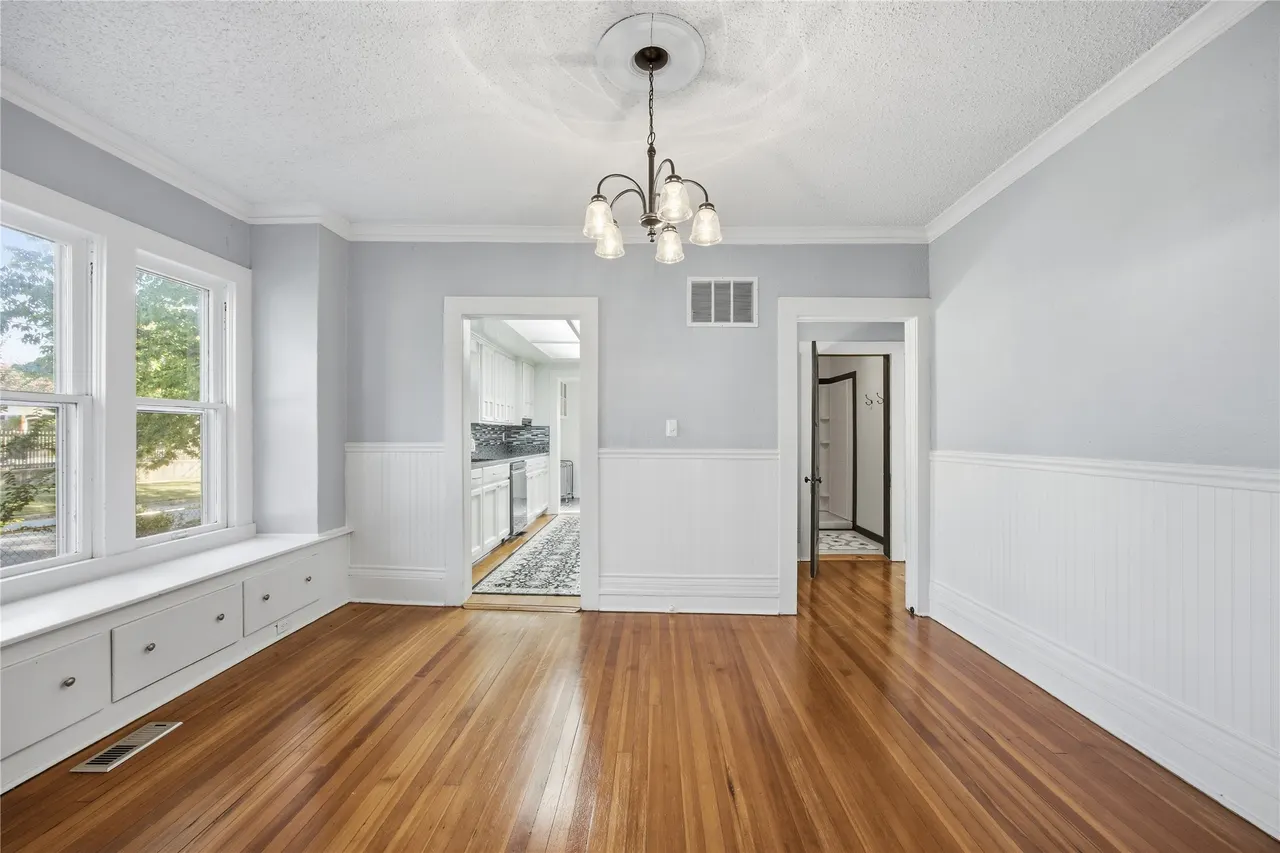 Photo 14 — 721 N Main Street, Sand Springs, OK 74063