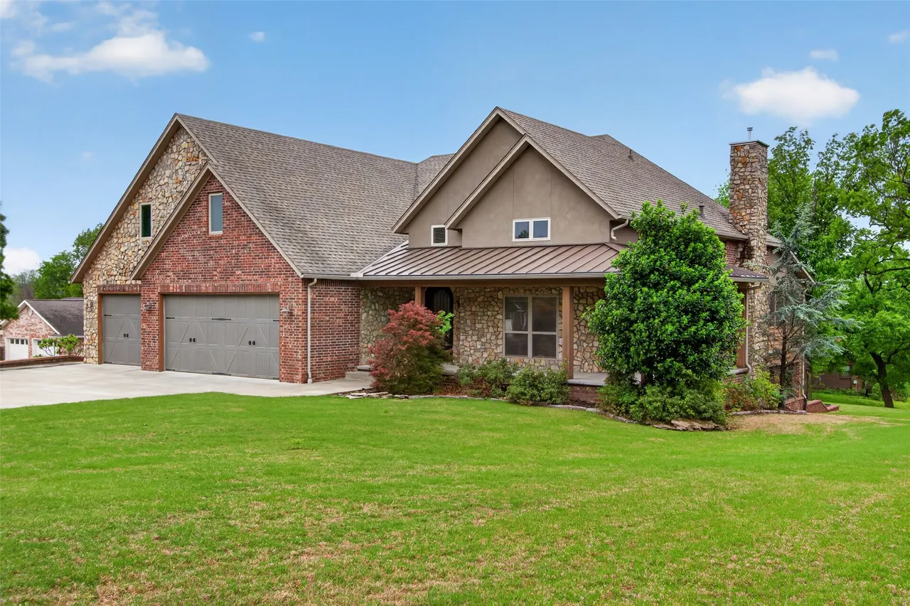 Front exterior — 116 Eagleview, Pryor, OK 74361