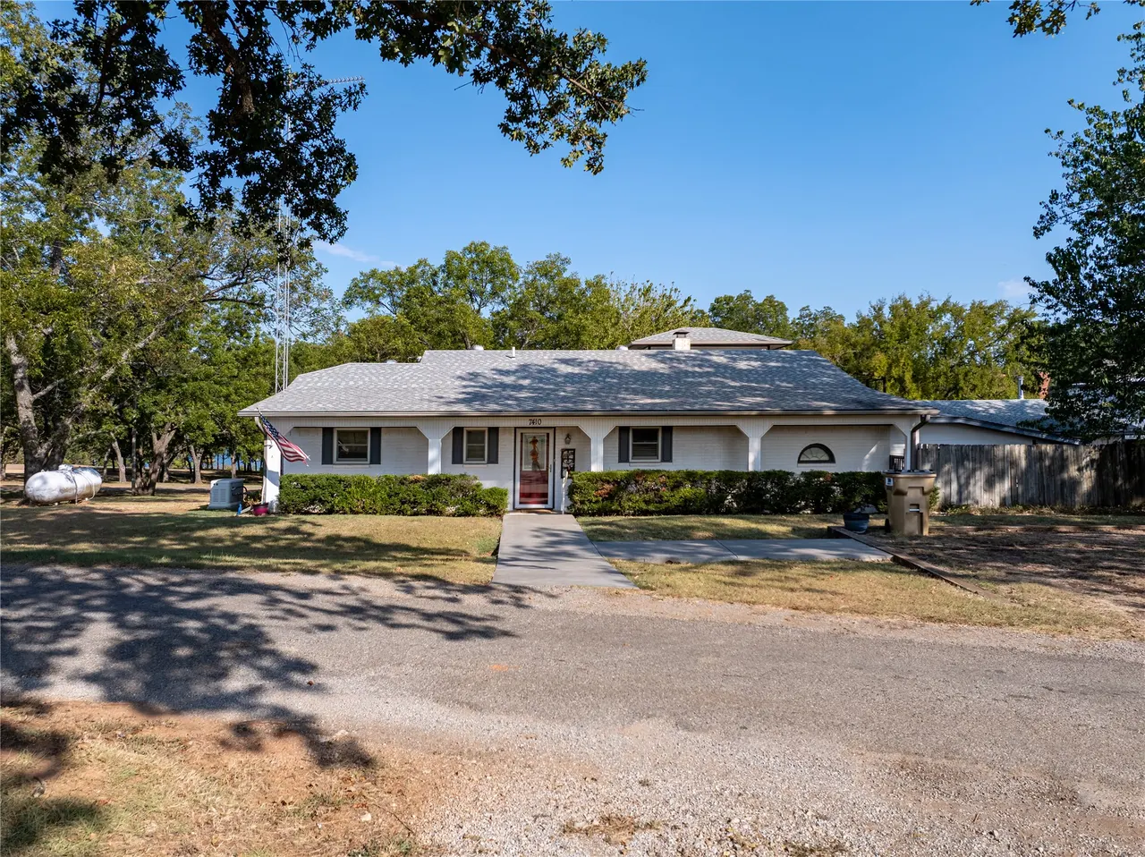 Front exterior — 7410 Grapevine Drive, Kingston, OK 73439