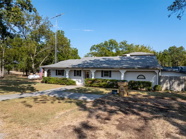 Photo 2 — 7410 Grapevine Drive, Kingston, OK 73439