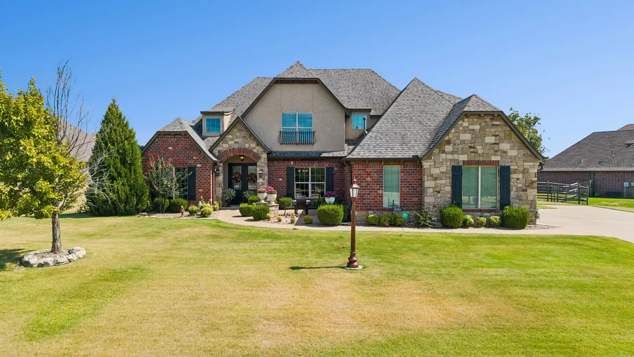 Front exterior — 6381 N Locust Lane, Owasso, OK 74055