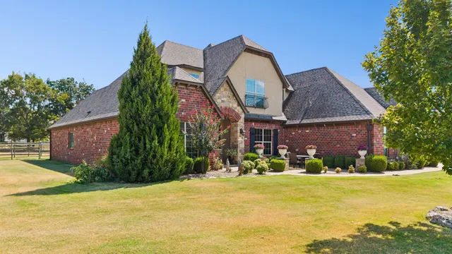 Photo 2 — 6381 N Locust Lane, Owasso, OK 74055