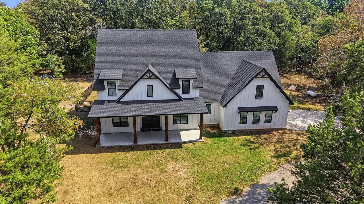 Photo 2 — 311 Xeno Way, Durant, OK 74701