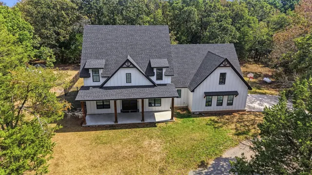 Photo 2 — 311 Xeno Way, Durant, OK 74701