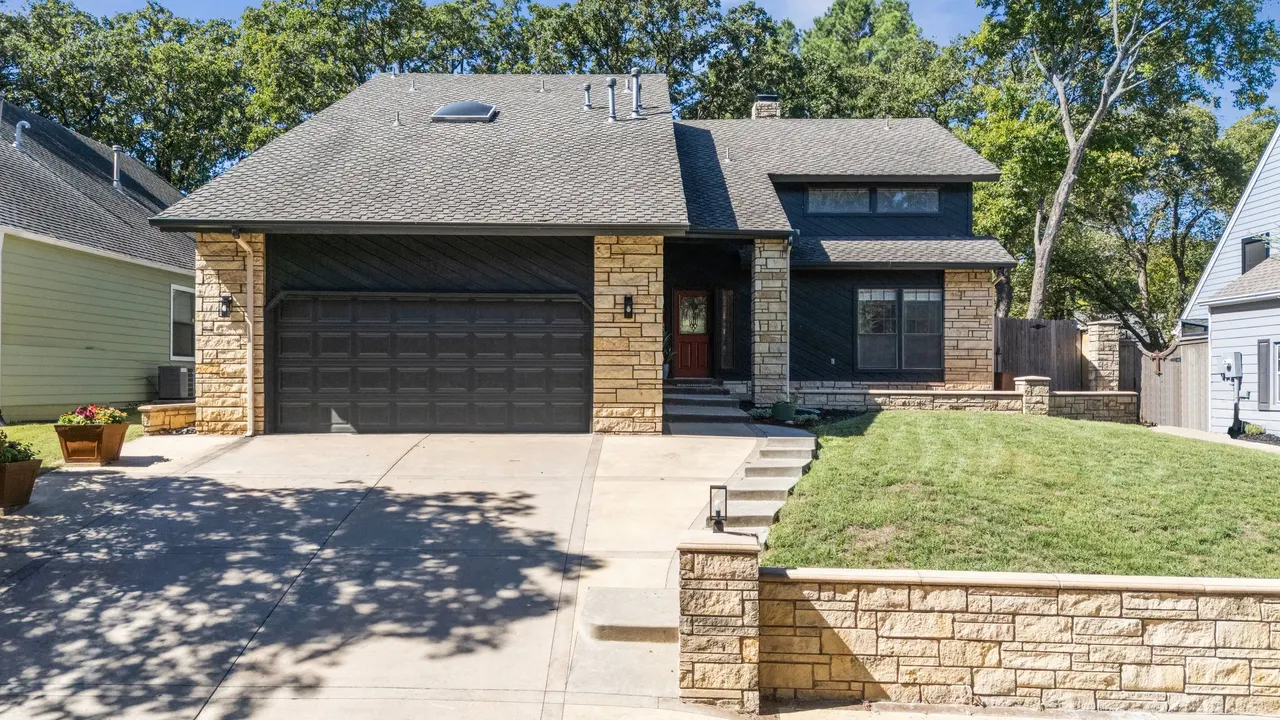 Front exterior — 9718 S Lakewood Place, Tulsa, OK 74137