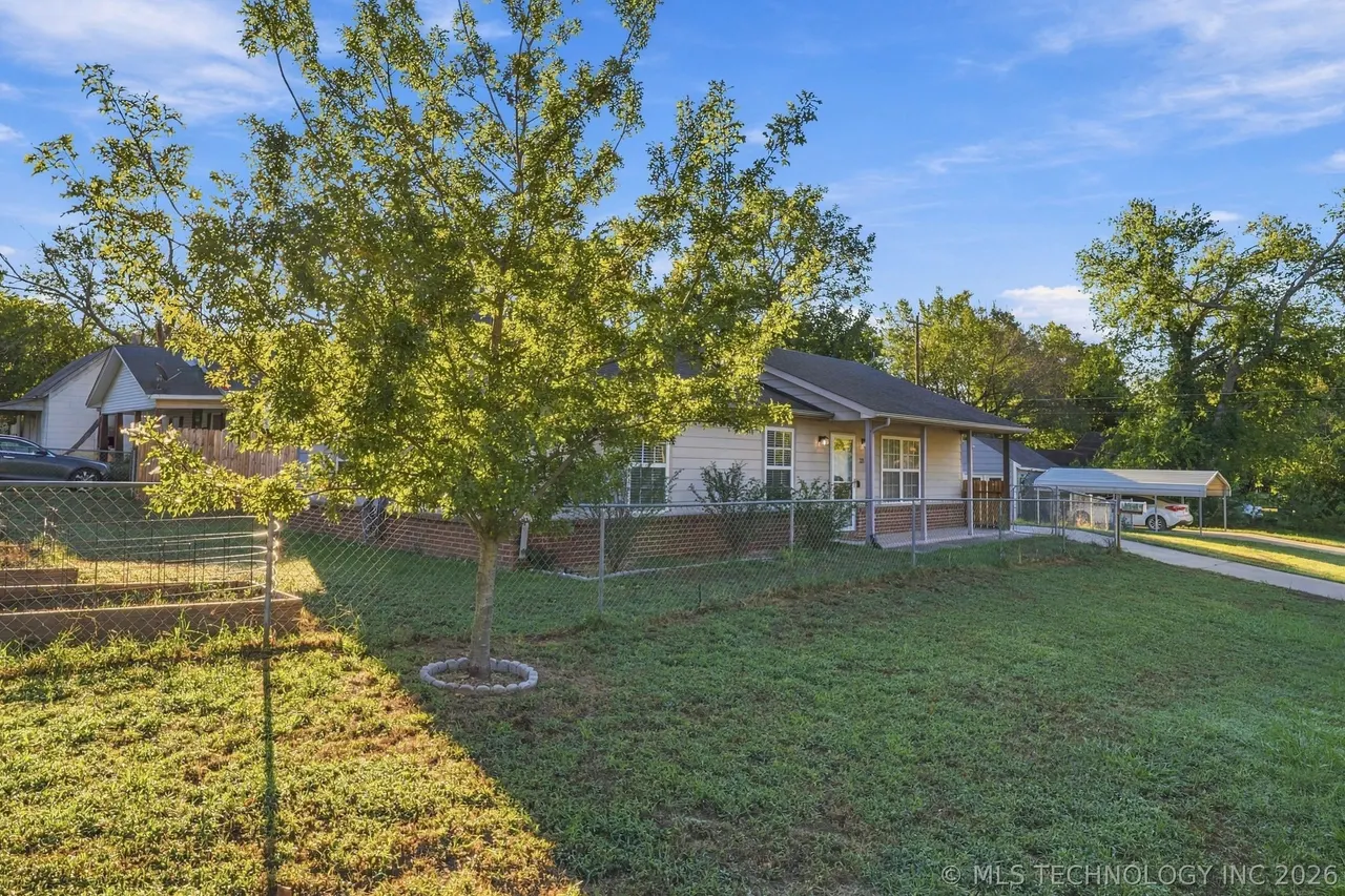Photo 2 — 221 N Hickory Street, Bristow, OK 74010