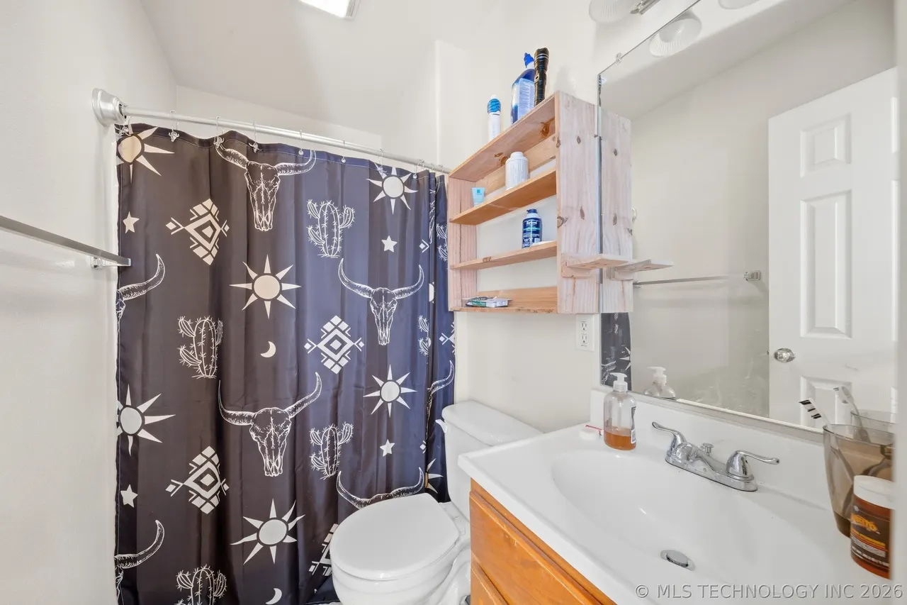 Photo 16 — 221 N Hickory Street, Bristow, OK 74010