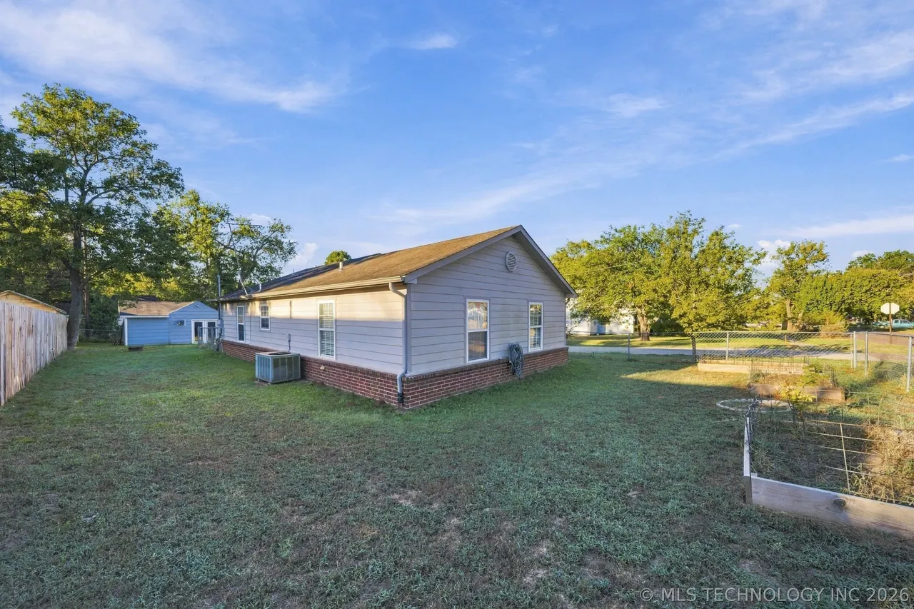 Photo 24 — 221 N Hickory Street, Bristow, OK 74010
