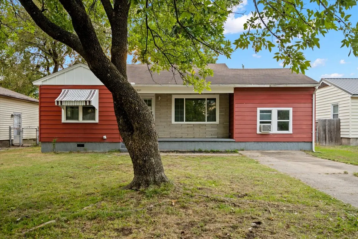 Front exterior — 1231 B Street NE, Miami, OK 74354
