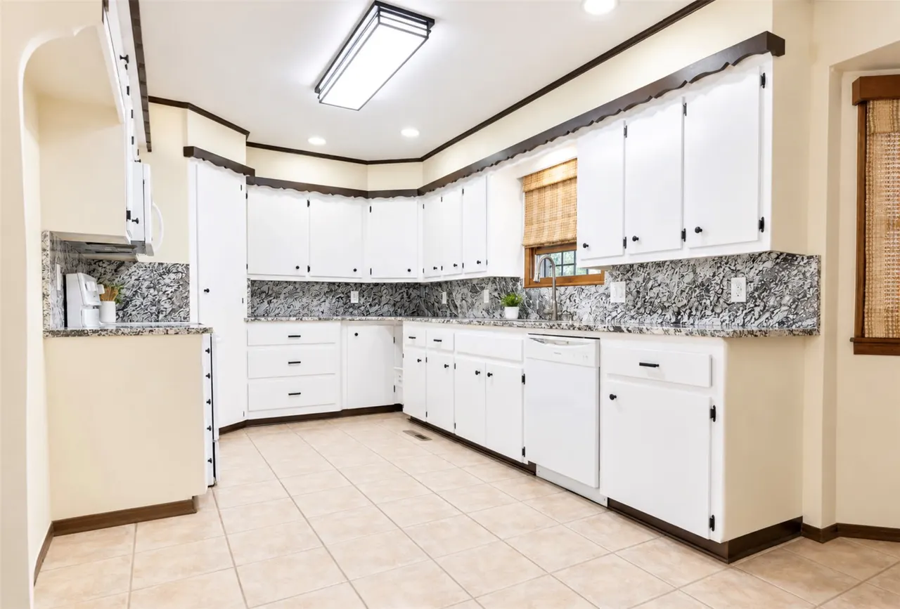 Photo 7 — 5711 S Boston Place, Tulsa, OK 74105