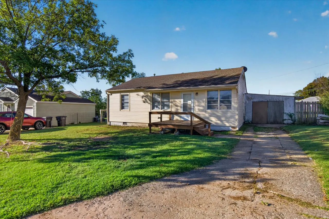 Front exterior — 1425 S Rogers Avenue, Bartlesville, OK 74003