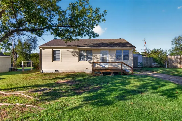 Photo 2 — 1425 S Rogers Avenue, Bartlesville, OK 74003