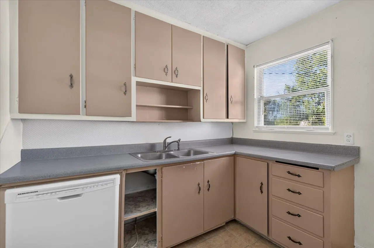 Photo 7 — 1425 S Rogers Avenue, Bartlesville, OK 74003