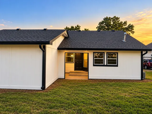 Photo 5 — 718 E 5th Street, Claremore, OK 74017