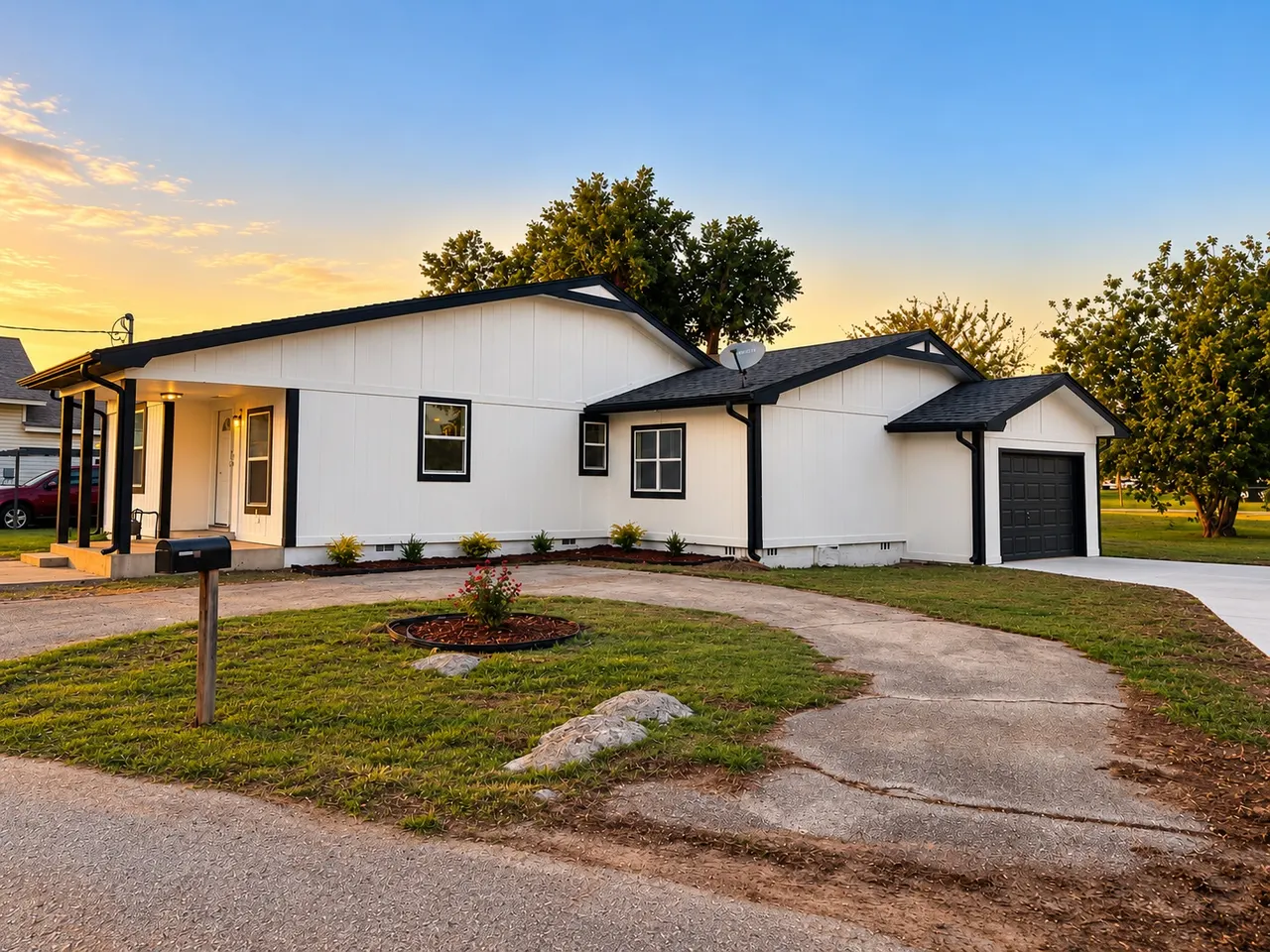 Photo 2 — 718 E 5th Street, Claremore, OK 74017