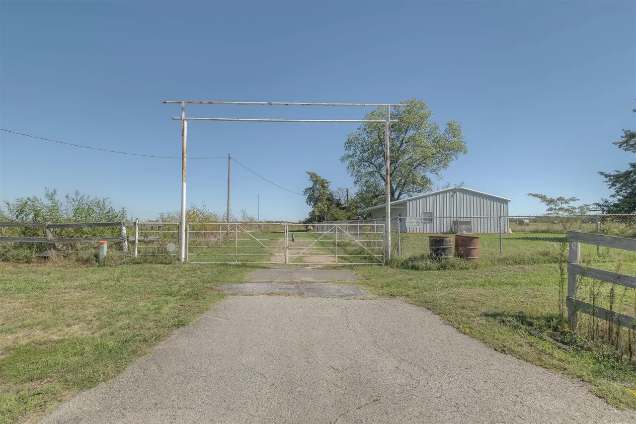 Photo 7 — 25080 Turkey Pen Hollow Road, Henryetta, OK 74437