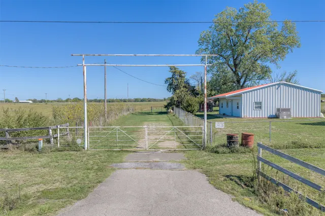 Photo 5 — 25080 Turkey Pen Hollow Road, Henryetta, OK 74437