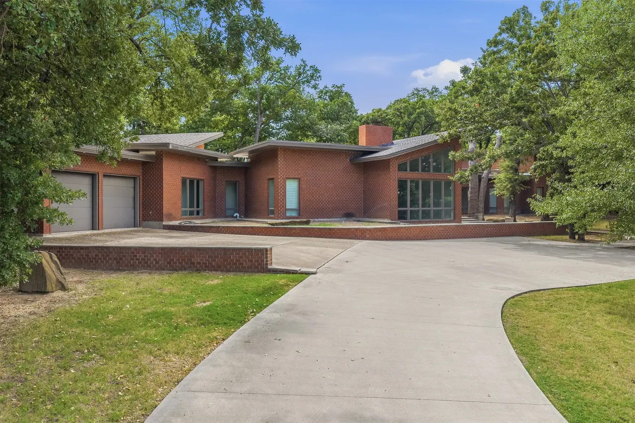Front exterior — 260 Country Club Road, Ardmore, OK 73401