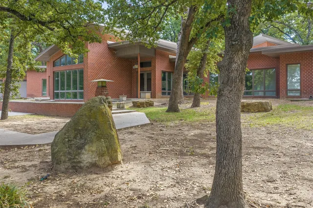 Photo 2 — 260 Country Club Road, Ardmore, OK 73401