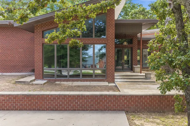 Photo 3 — 260 Country Club Road, Ardmore, OK 73401