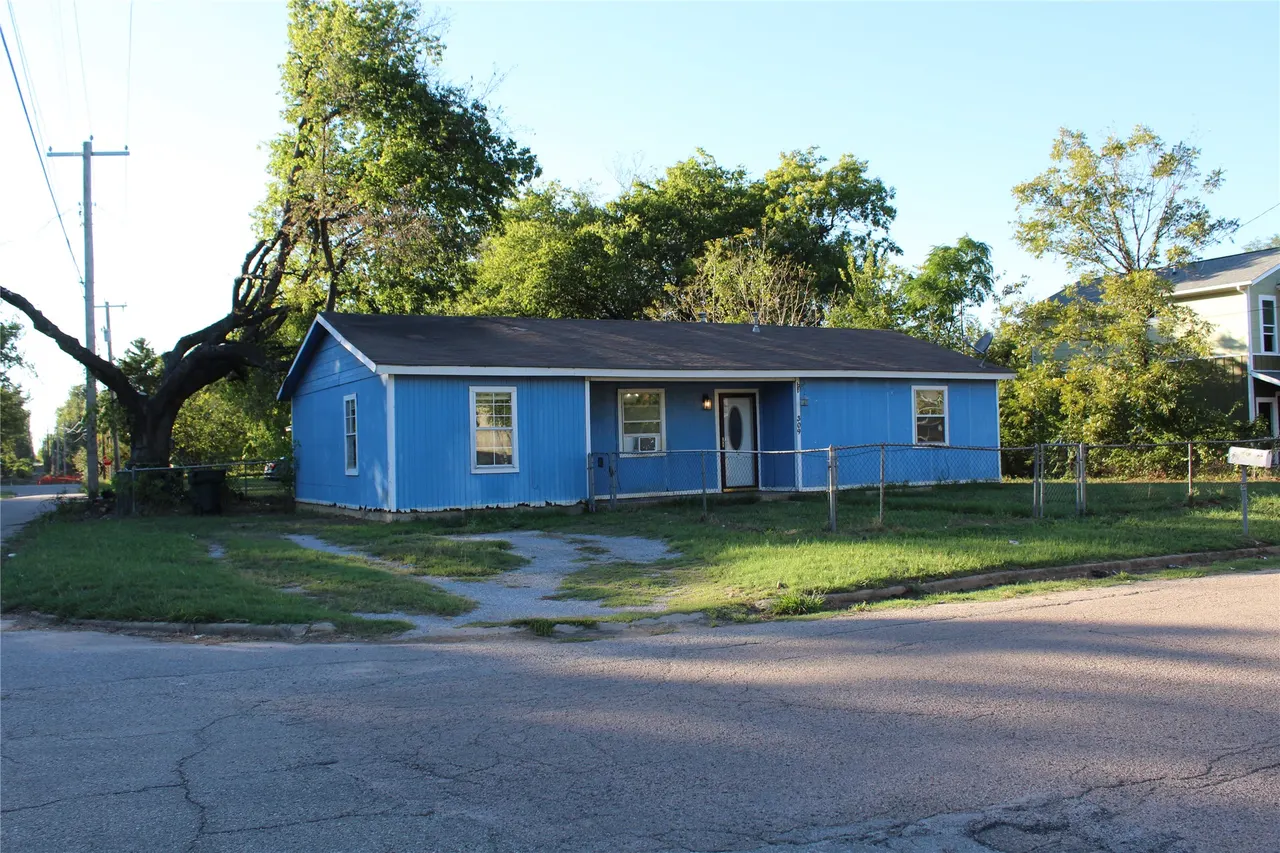 Photo 3 — 309 S 3rd Avenue, Durant, OK 74701