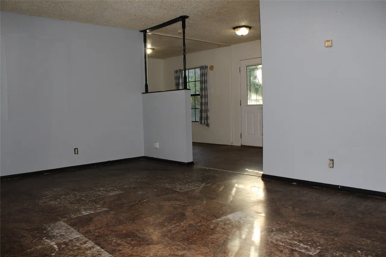 Photo 6 — 309 S 3rd Avenue, Durant, OK 74701