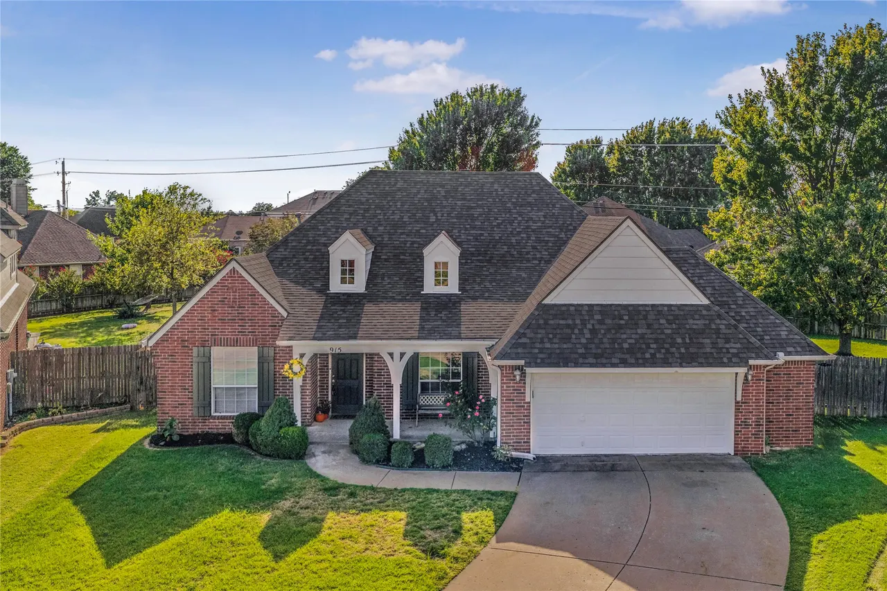 Front exterior — 915 W Indianapolis Place, Broken Arrow, OK 74012