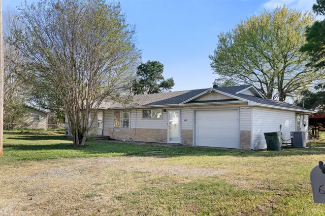Photo 2 — 610 E McKennon, Calera, OK 74730