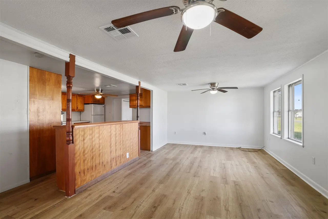 Photo 3 — 610 E McKennon, Calera, OK 74730