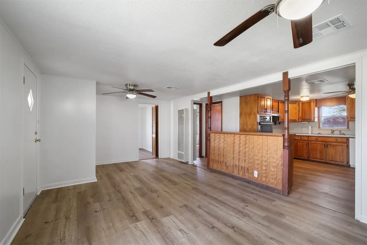 Photo 5 — 610 E McKennon, Calera, OK 74730