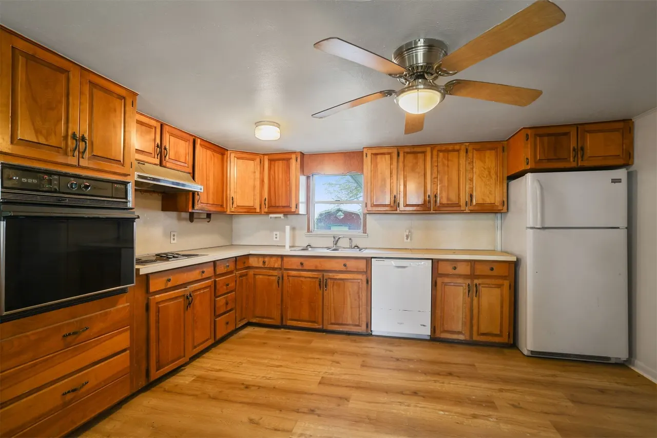 Photo 6 — 610 E McKennon, Calera, OK 74730