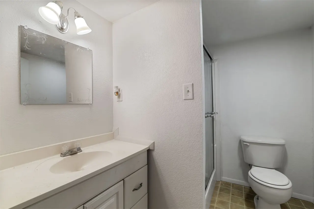 Photo 11 — 610 E McKennon, Calera, OK 74730