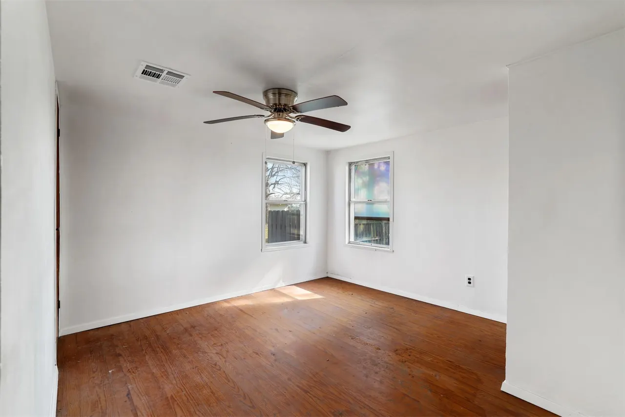 Photo 13 — 610 E McKennon, Calera, OK 74730