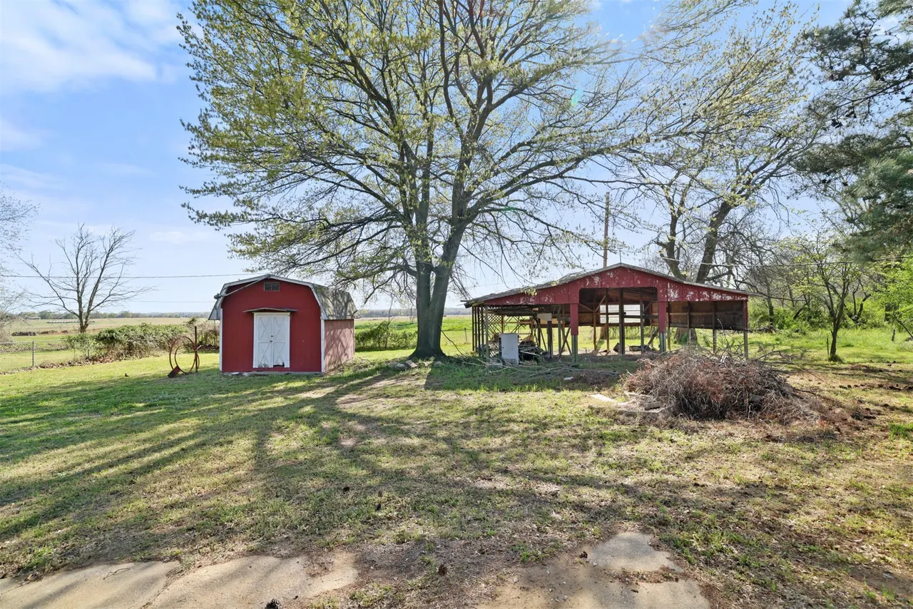 Photo 17 — 610 E McKennon, Calera, OK 74730