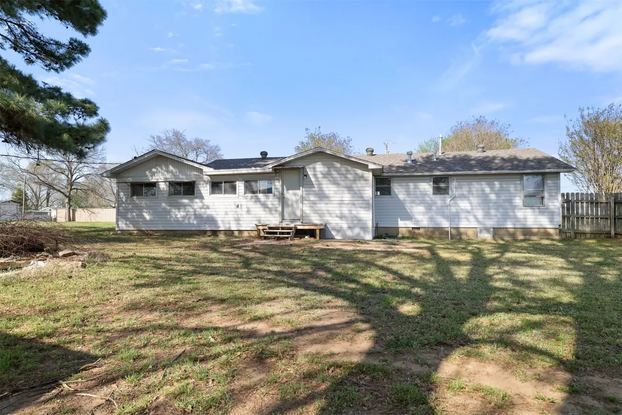 Photo 18 — 610 E McKennon, Calera, OK 74730