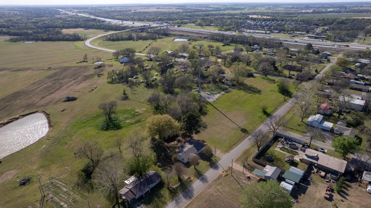 Photo 22 — 610 E McKennon, Calera, OK 74730