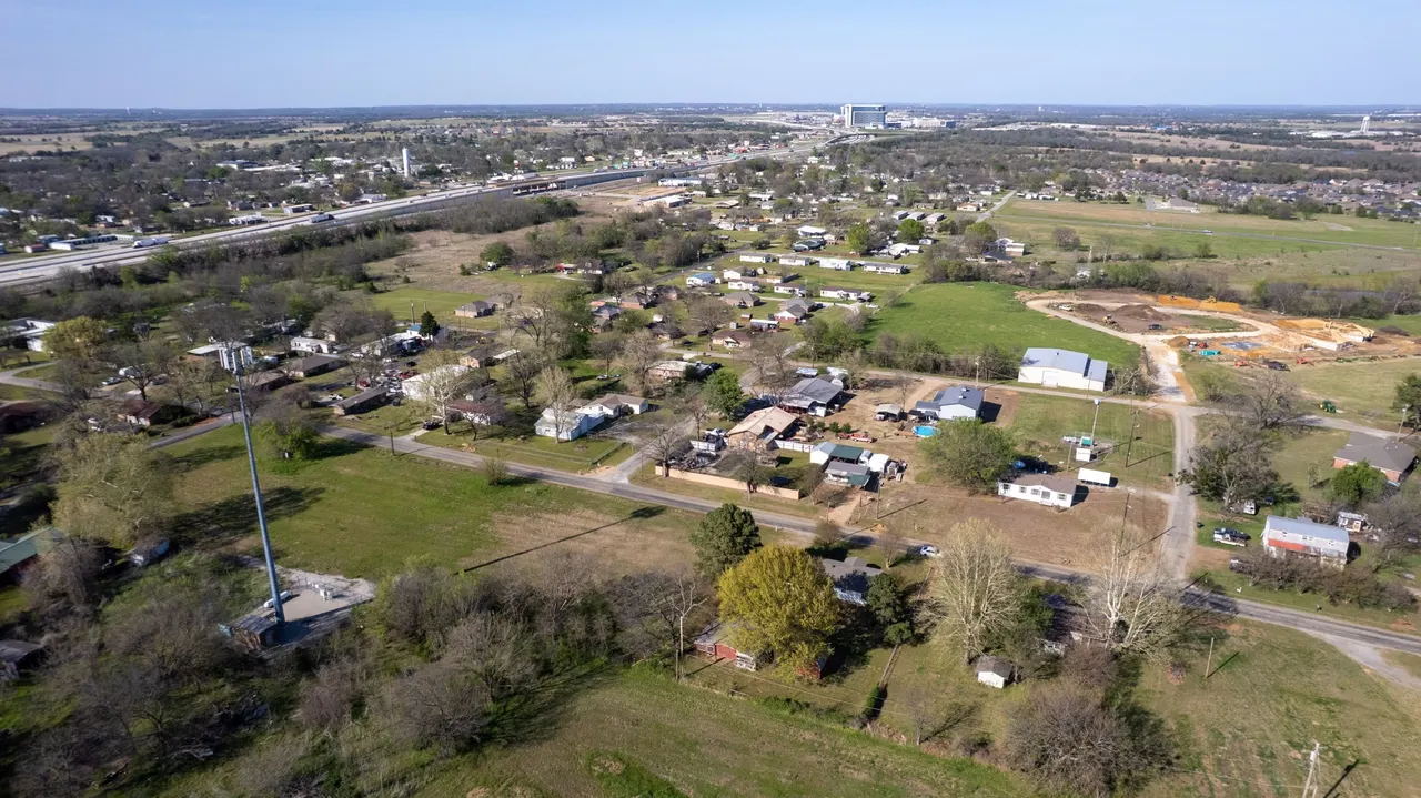 Photo 23 — 610 E McKennon, Calera, OK 74730