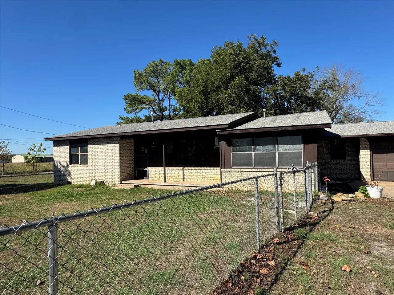 Photo 2 — 815 W Emberton, Hartshorne, OK 74547