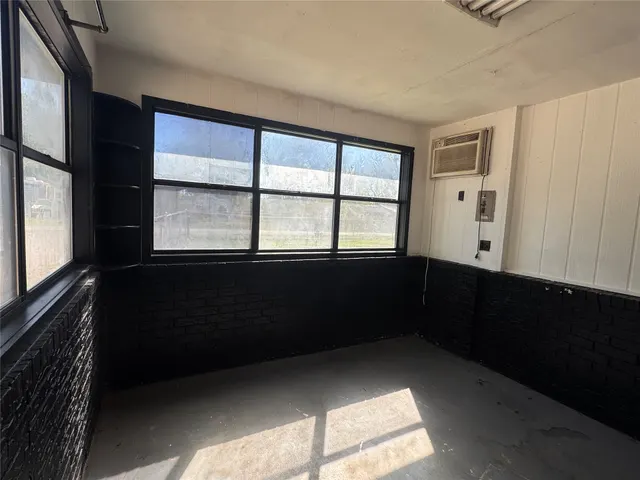 Photo 8 — 815 W Emberton, Hartshorne, OK 74547