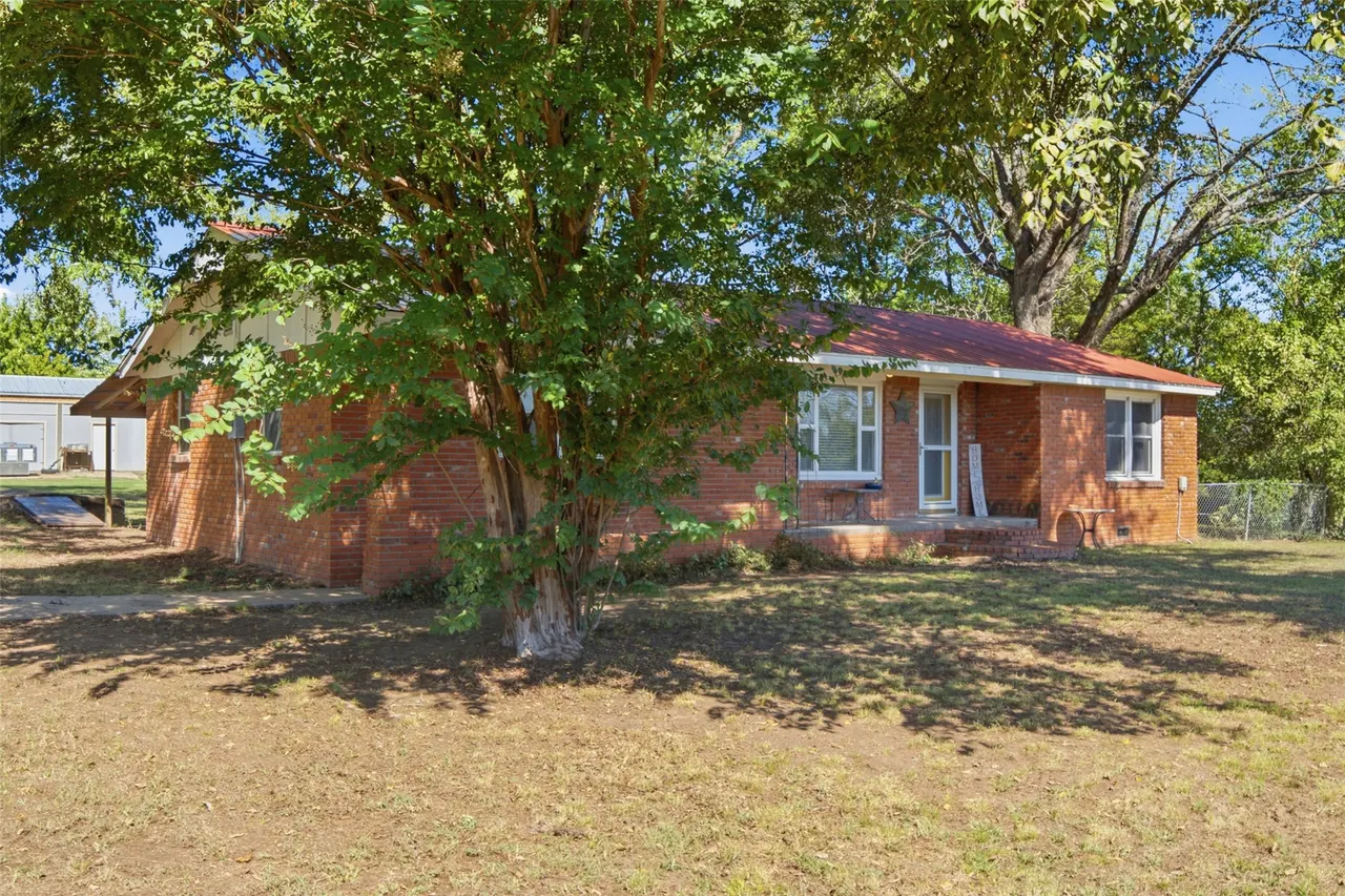 Photo 2 — 37235 E 241st Street S, Porter, OK 74454