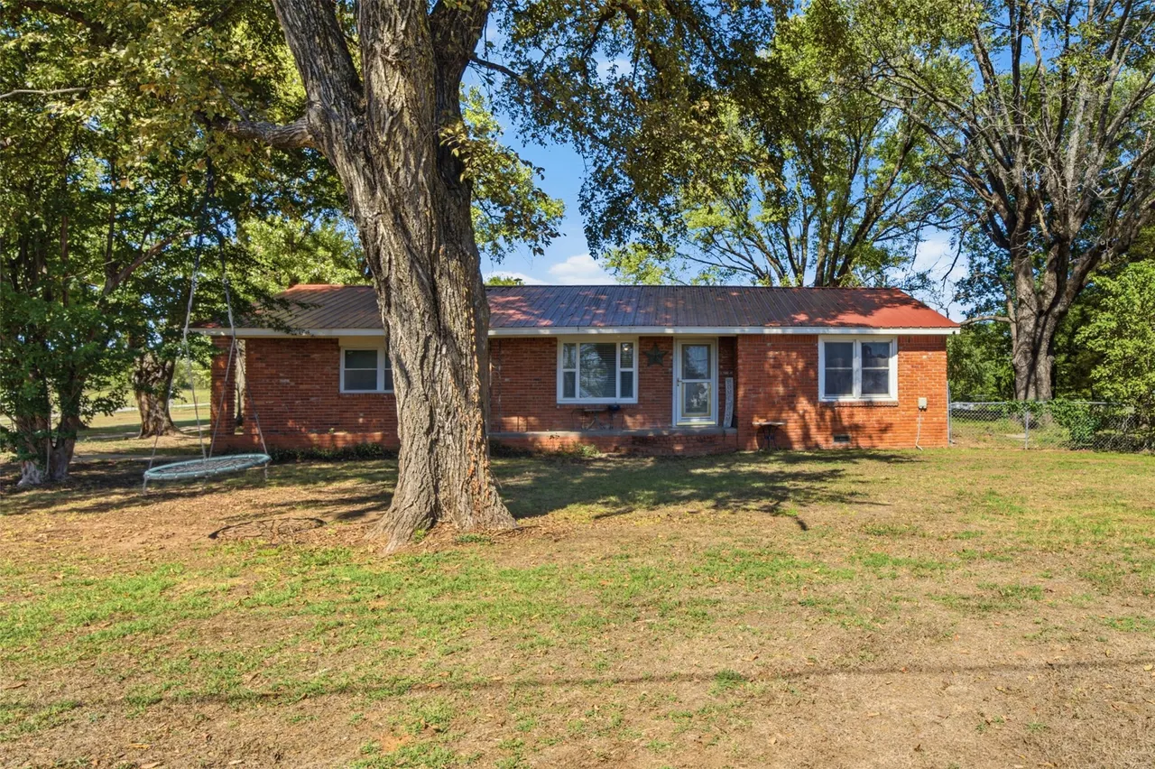 Front exterior — 37235 E 241st Street S, Porter, OK 74454