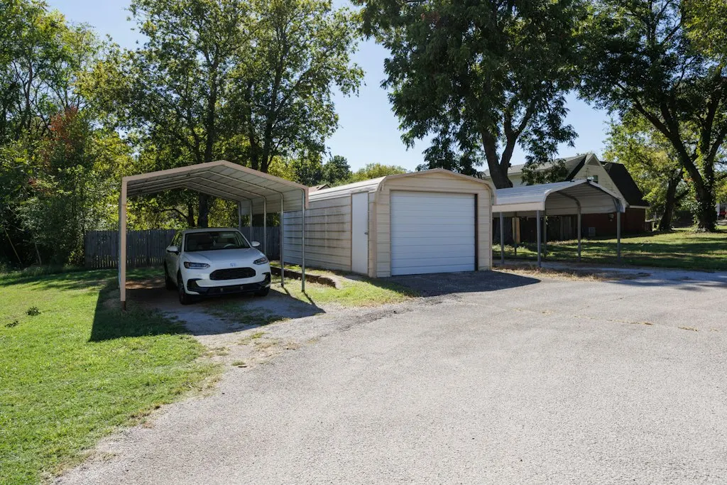 Photo 33 — 609 E 11th, Bartlesville, OK 74003