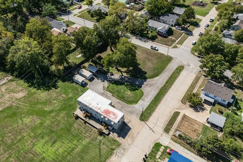 Photo 37 — 609 E 11th, Bartlesville, OK 74003
