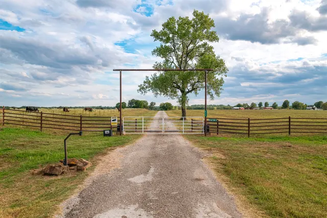 Photo 2 — 815 W 90th Street, Wagoner, OK 74467
