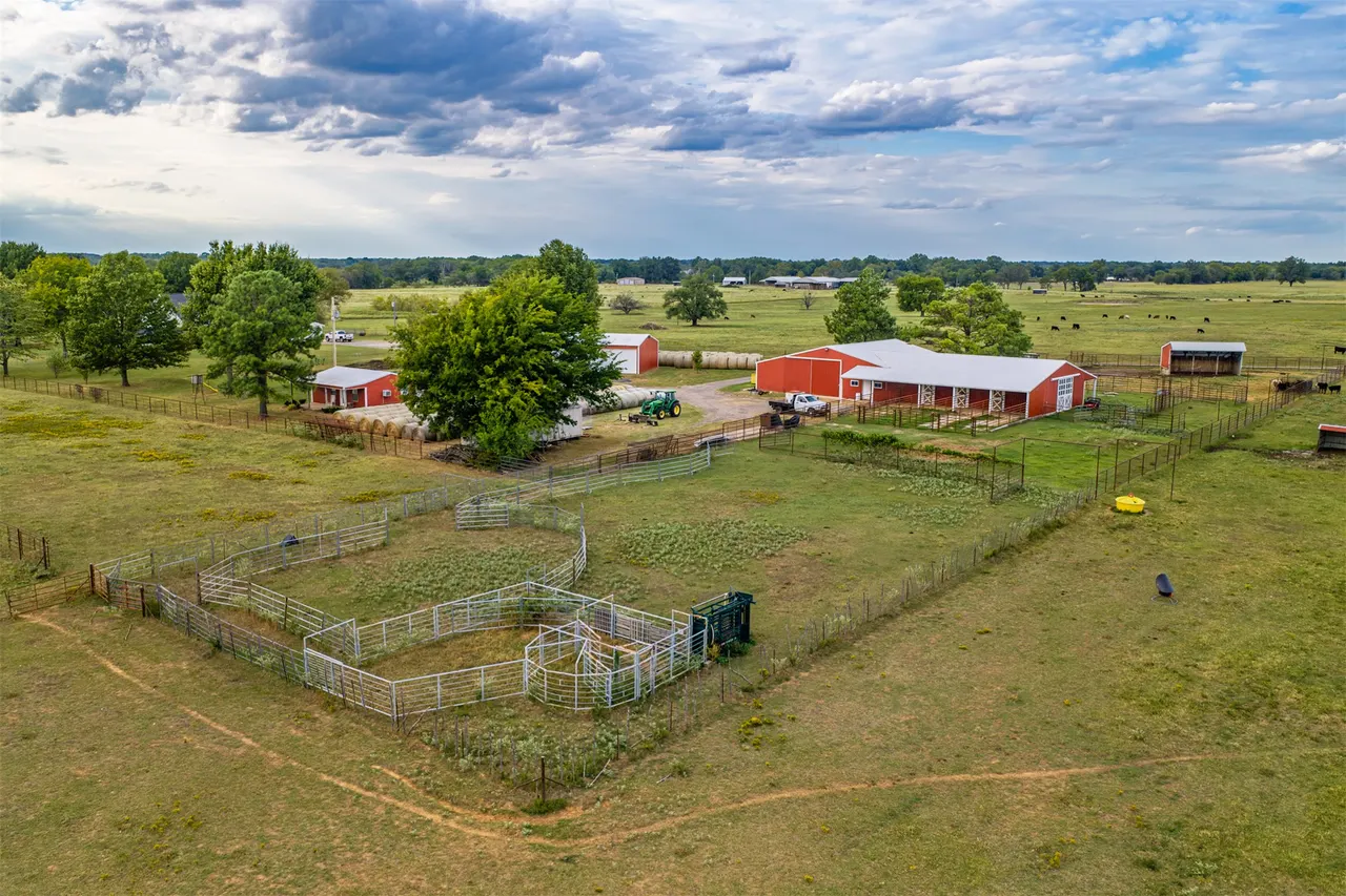 Photo 3 — 815 W 90th Street, Wagoner, OK 74467